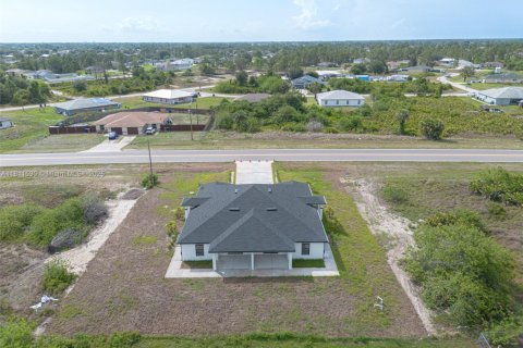 Commercial property in Lehigh Acres, Florida № 1768584 - photo 12