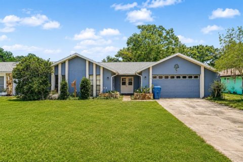 House in Weeki Wachee, Florida 3 bedrooms, 214.42 sq.m. № 2219882