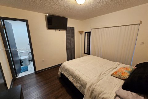 Condo in Miami, Florida, 2 bedrooms  № 1786476 - photo 10