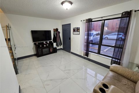 Condo in Miami, Florida, 2 bedrooms  № 1786476 - photo 16