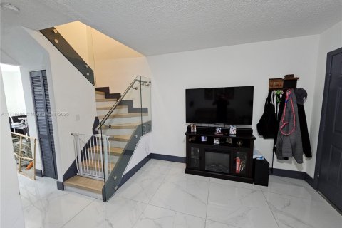 Condo in Miami, Florida, 2 bedrooms  № 1786476 - photo 4