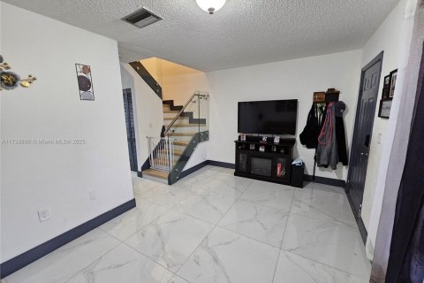 Condo in Miami, Florida, 2 bedrooms  № 1786476 - photo 12