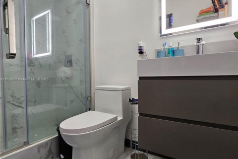 Condo in Miami, Florida, 2 bedrooms  № 1786476 - photo 2