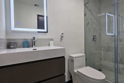 Condo in Miami, Florida, 2 bedrooms  № 1786476 - photo 6