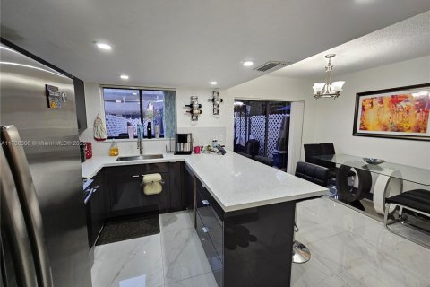 Condo in Miami, Florida, 2 bedrooms  № 1786476 - photo 14