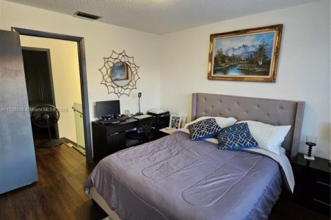 Condo in Miami, Florida, 2 bedrooms  № 1786476 - photo 7