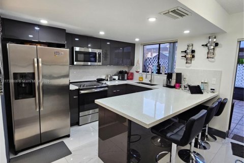 Condo in Miami, Florida, 2 bedrooms  № 1786476 - photo 15