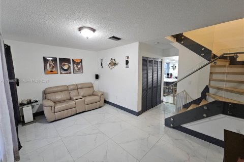 Condo in Miami, Florida, 2 bedrooms  № 1786476 - photo 13