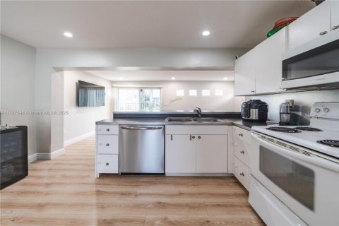 Casa en venta en Tamarac, Florida, 2 dormitorios, 96.99 m2 № 1940898 - foto 6