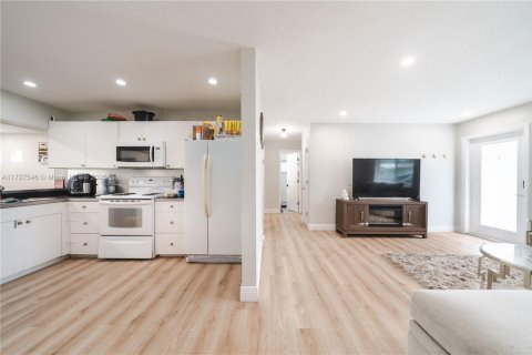 Casa en venta en Tamarac, Florida, 2 dormitorios, 96.99 m2 № 1940898 - foto 4