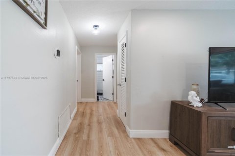 Casa en venta en Tamarac, Florida, 2 dormitorios, 96.99 m2 № 1940898 - foto 11