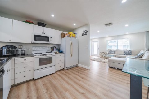 Casa en venta en Tamarac, Florida, 2 dormitorios, 96.99 m2 № 1940898 - foto 5