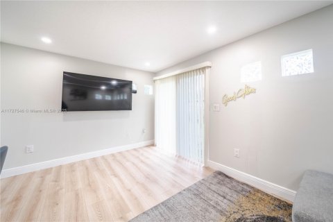 Casa en venta en Tamarac, Florida, 2 dormitorios, 96.99 m2 № 1940898 - foto 8