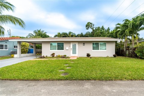 Casa en venta en Tamarac, Florida, 2 dormitorios, 96.99 m2 № 1940898 - foto 1