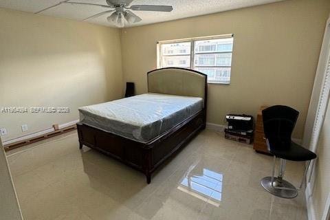 Condominio en alquiler en Hallandale Beach, Florida, 2 dormitorios, 101.45 m2 № 2010024 - foto 9