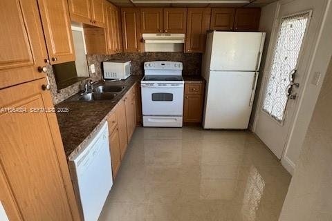 Condominio en alquiler en Hallandale Beach, Florida, 2 dormitorios, 101.45 m2 № 2010024 - foto 2