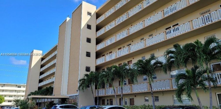 Condominio en Hallandale Beach, Florida, 2 dormitorios  № 2010024