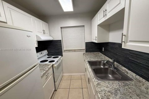 Condo in Lake Worth, Florida, 1 bedroom  № 2075412 - photo 12