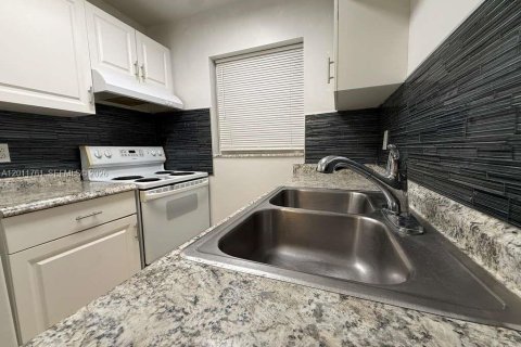 Condo in Lake Worth, Florida, 1 bedroom  № 2075412 - photo 9