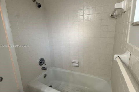 Condo in Lake Worth, Florida, 1 bedroom  № 2075412 - photo 18
