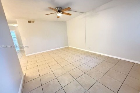 Condo in Lake Worth, Florida, 1 bedroom  № 2075412 - photo 2