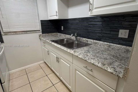 Condo in Lake Worth, Florida, 1 bedroom  № 2075412 - photo 8