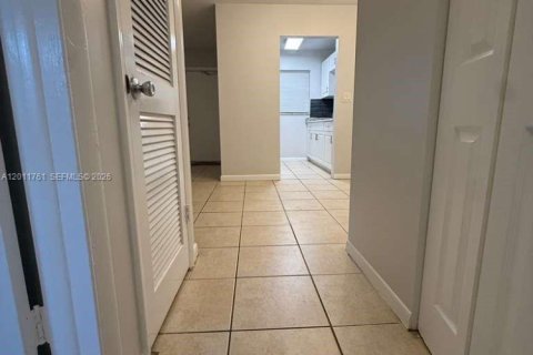 Condo in Lake Worth, Florida, 1 bedroom  № 2075412 - photo 17
