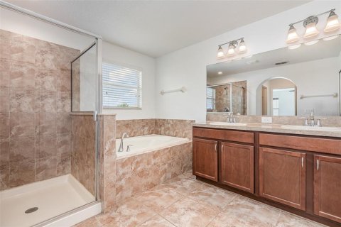 House in Riverview, Florida 3 bedrooms, 209.49 sq.m. № 1618599 - photo 19