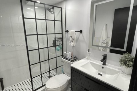 Condo in North Palm Beach, Florida, 2 bedrooms № 1960467 - photo 9