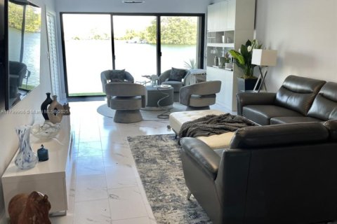 Condo in North Palm Beach, Florida, 2 bedrooms № 1960467 - photo 12