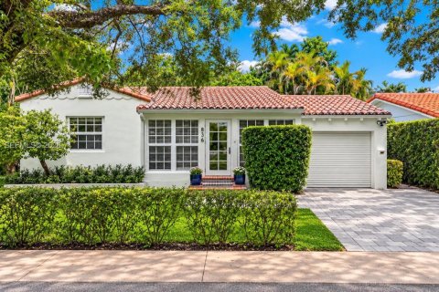 House in Coral Gables, Florida 3 bedrooms № 2365900