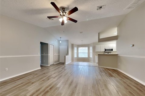 Casa en alquiler en Spring Hill, Florida, 3 dormitorios, 121.52 m2 № 1912848 - foto 3