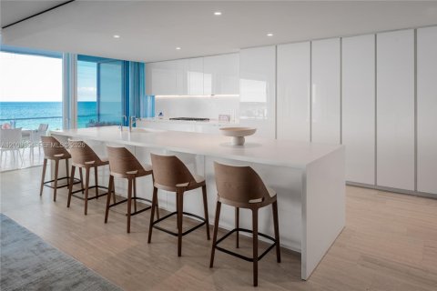 Copropriété à vendre à Surfside, Floride: 4 chambres, 399.94 m2 № 2090867 - photo 4
