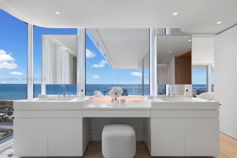 Copropriété à vendre à Surfside, Floride: 4 chambres, 399.94 m2 № 2090867 - photo 17