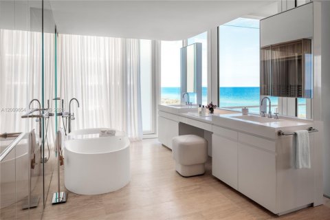 Copropriété à vendre à Surfside, Floride: 4 chambres, 399.94 m2 № 2090867 - photo 18