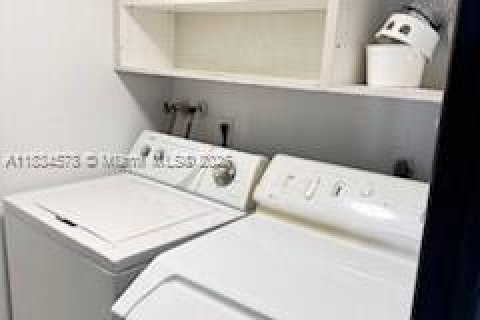Copropriété à louer à Miami, Floride: 2 chambres, 159.79 m2 № 1818078 - photo 14