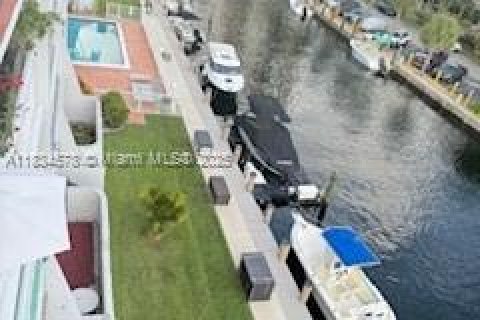 Copropriété à louer à Miami, Floride: 2 chambres, 159.79 m2 № 1818078 - photo 2