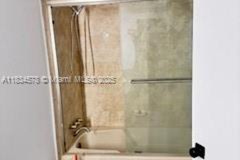 Copropriété à louer à Miami, Floride: 2 chambres, 159.79 m2 № 1818078 - photo 10