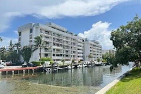 Copropriété à louer à Miami, Floride: 2 chambres, 159.79 m2 № 1818078 - photo 1