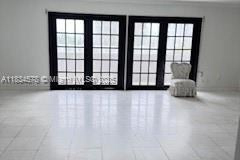 Copropriété à louer à Miami, Floride: 2 chambres, 159.79 m2 № 1818078 - photo 12