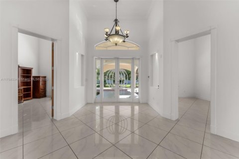 Casa en venta en Miami, Florida, 7 dormitorios, 923.73 m2 № 1705173 - foto 10
