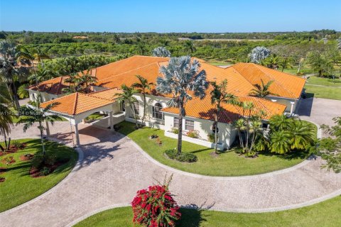 Casa en venta en Miami, Florida, 7 dormitorios, 923.73 m2 № 1705173 - foto 2