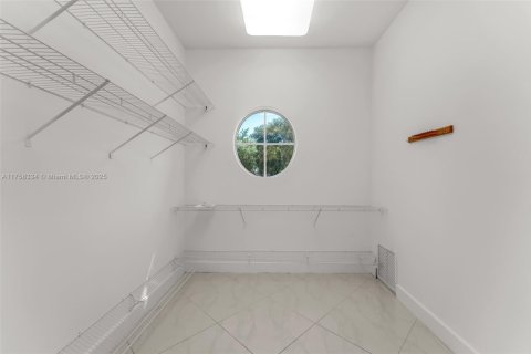 Casa en venta en Miami, Florida, 7 dormitorios, 923.73 m2 № 1705173 - foto 23