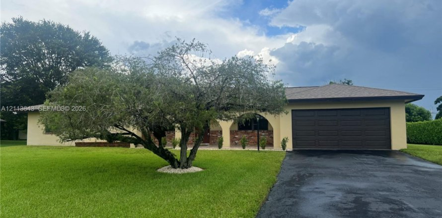 Casa en Davie, Florida 3 dormitorios, 177.26 m2 № 2435292