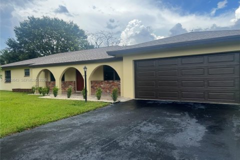 Casa en alquiler en Davie, Florida, 3 dormitorios, 177.26 m2 № 2435292 - foto 3