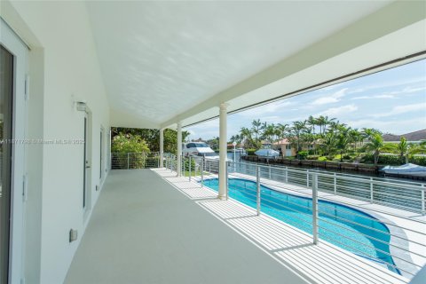 House in Coral Gables, Florida 3 bedrooms, 233.28 sq.m. № 1920323 - photo 14