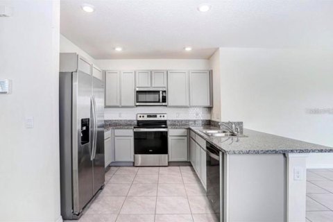 House in Wesley Chapel, Florida 3 bedrooms, 140.84 sq.m. № 2201888 - photo 4