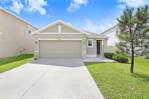 House in Wesley Chapel, Florida 3 bedrooms, 140.84 sq.m. № 2201888 - photo 2