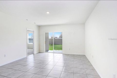 House in Wesley Chapel, Florida 3 bedrooms, 140.84 sq.m. № 2201888 - photo 8