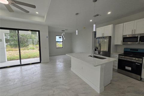 Casa en alquiler en Lehigh Acres, Florida, 3 dormitorios, 145.11 m2 № 2057993 - foto 6